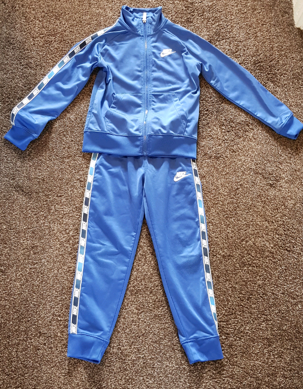 boys nike tracksuit age 5